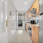 Apartamento Con Enorme Terraza En Complejo Con Piscina En Nueva Andalucia - Lorcrimar
