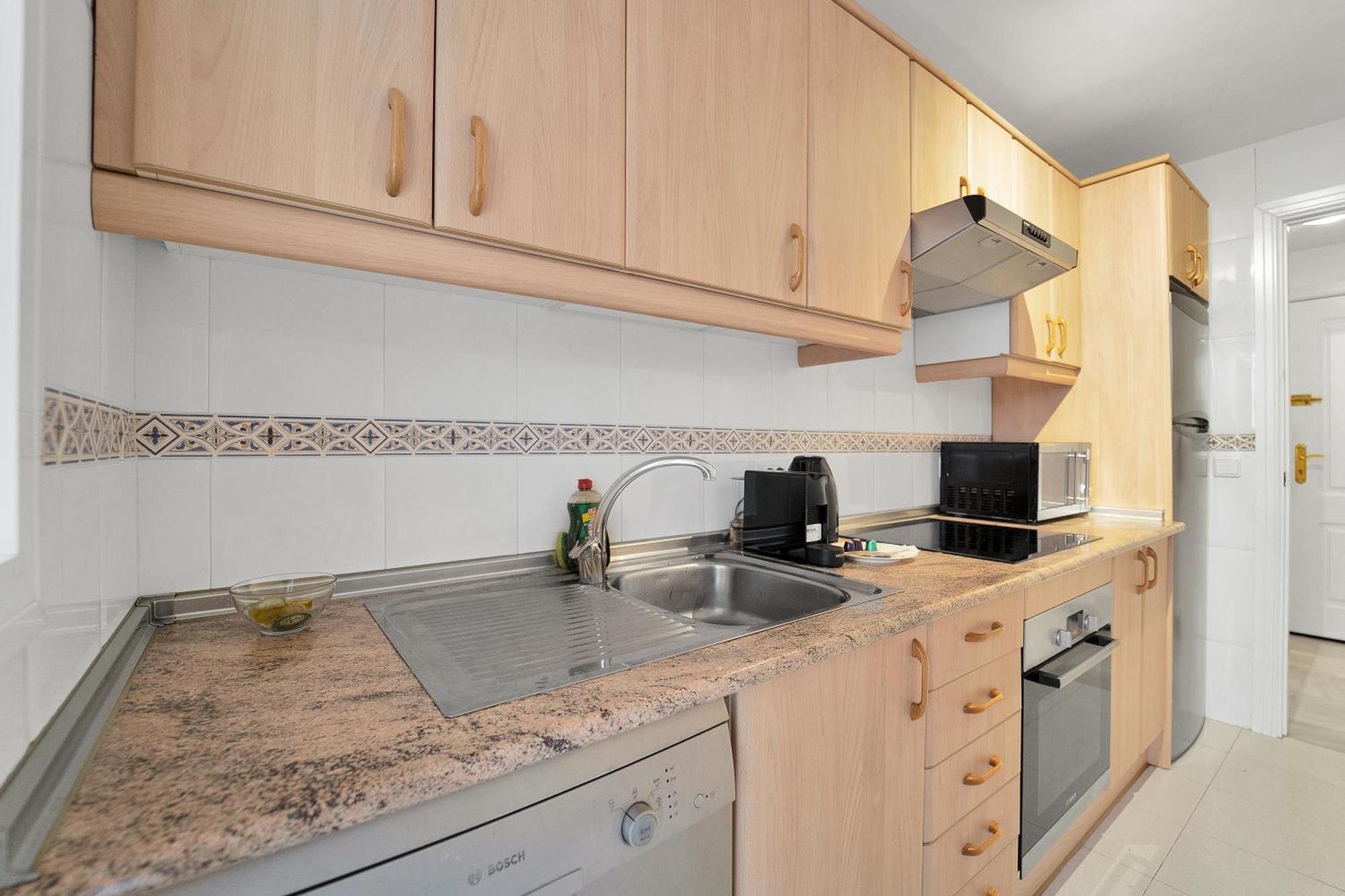 Appartamento Con Enorme Terraza En Complejo Con Piscina En Nueva Andalucia - Lorcrimar