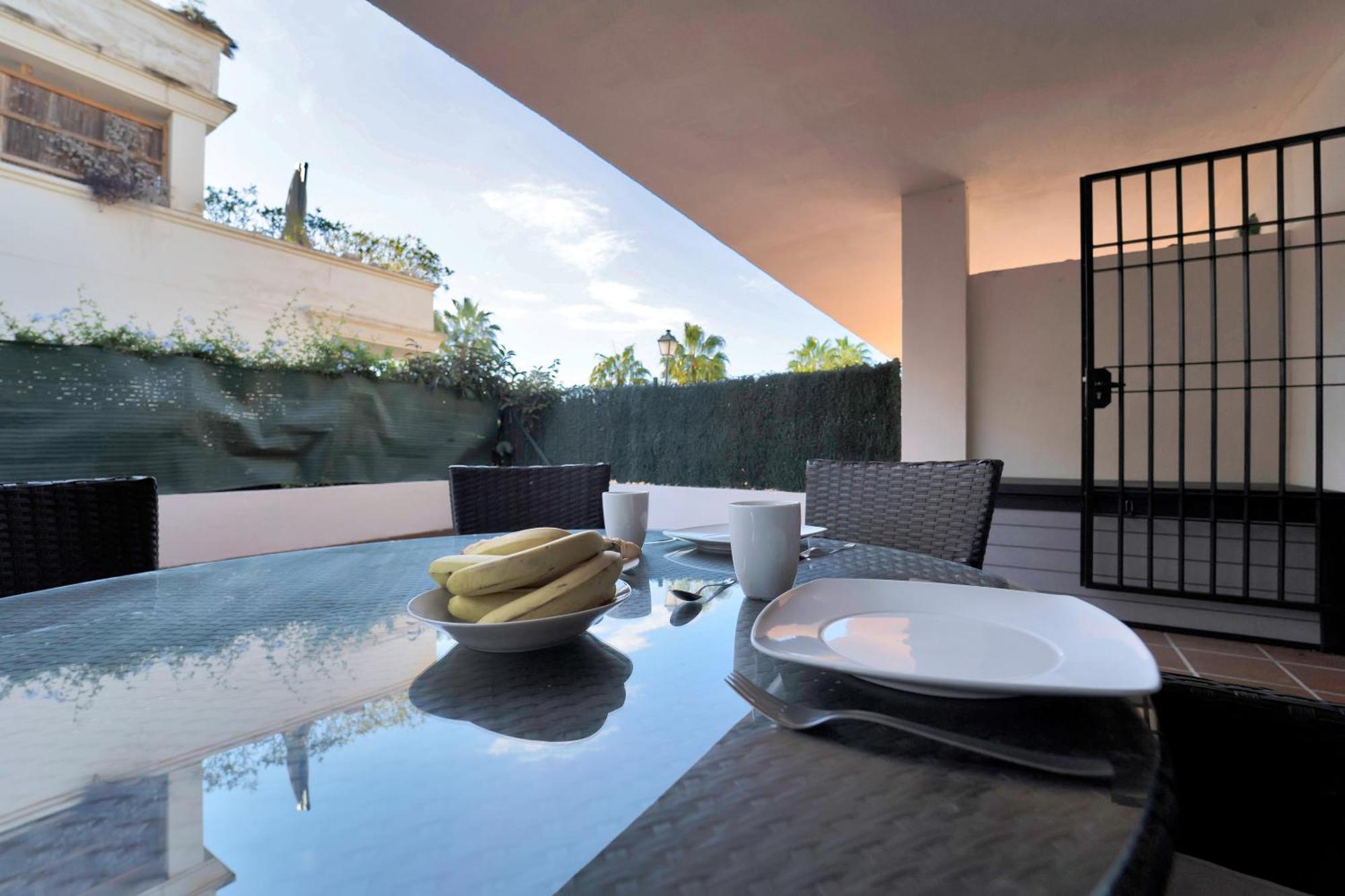 Con Enorme Terraza En Complejo Con Piscina En Nueva Andalucia - Lorcrimar Appartamento Marbella