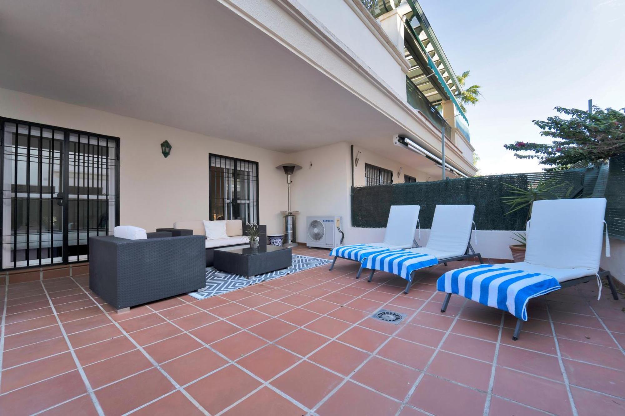 Appartamento Con Enorme Terraza En Complejo Con Piscina En Nueva Andalucia - Lorcrimar *